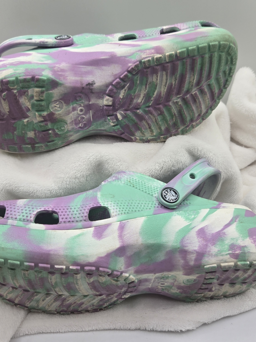 Tie-Dye Crocs Size 9 in Mint & Lavender - Picture 4 of 5